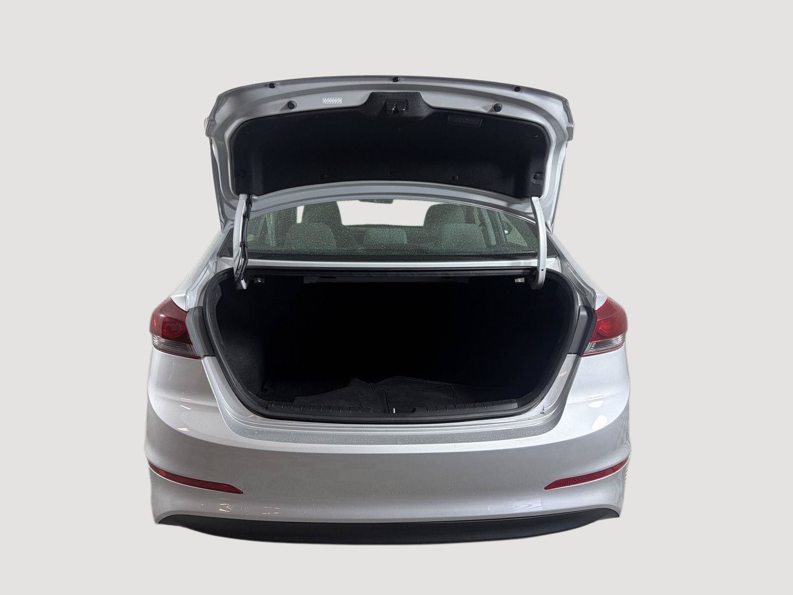 Used 2017 Hyundai Elantra SE FWD image 16