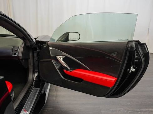 Used 2015 Chevrolet Corvette Z06 w/ 3LZ Preferred Equipment Group RWD image 16