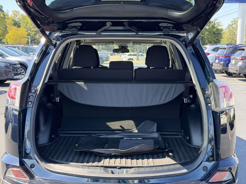Used 2018 Toyota RAV4 XLE w/ Convenience Package AWD/4WD image 14