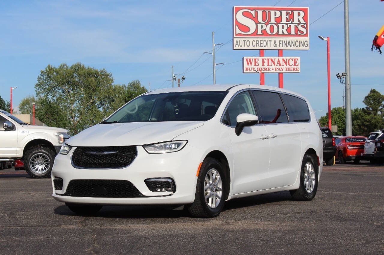 Used 2025 Chrysler Pacifica Select FWD image 7