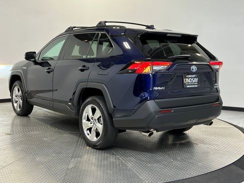 Used 2021 Toyota RAV4 XLE Premium image 5