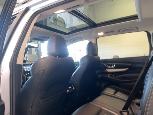 Used 2022 Subaru Ascent Limited w/ Technology Package image 6