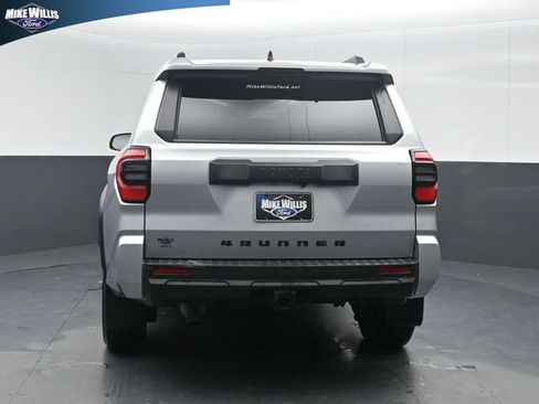 Used 2025 Toyota 4Runner SR5 AWD/4WD image 6