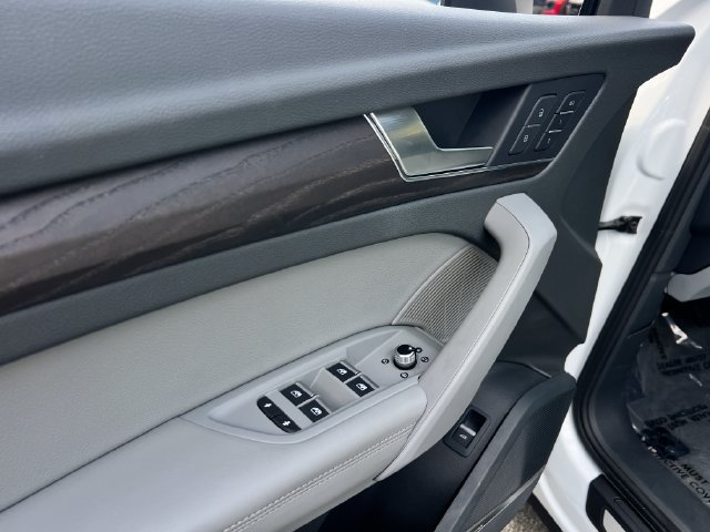 Used 2019 Audi Q5 Prestige w/ Prestige Package AWD/4WD image 11
