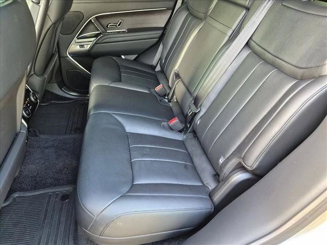 Used 2025 Land Rover Range Rover SE AWD/4WD image 15