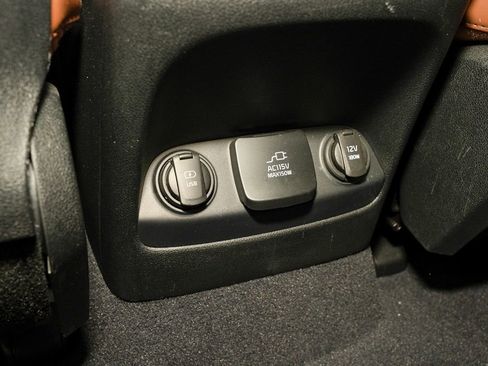 Used 2019 Kia Sorento SX image 8