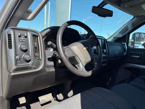 Used 2019 Chevrolet Silverado 2500 LT w/ LT Convenience Package image 11