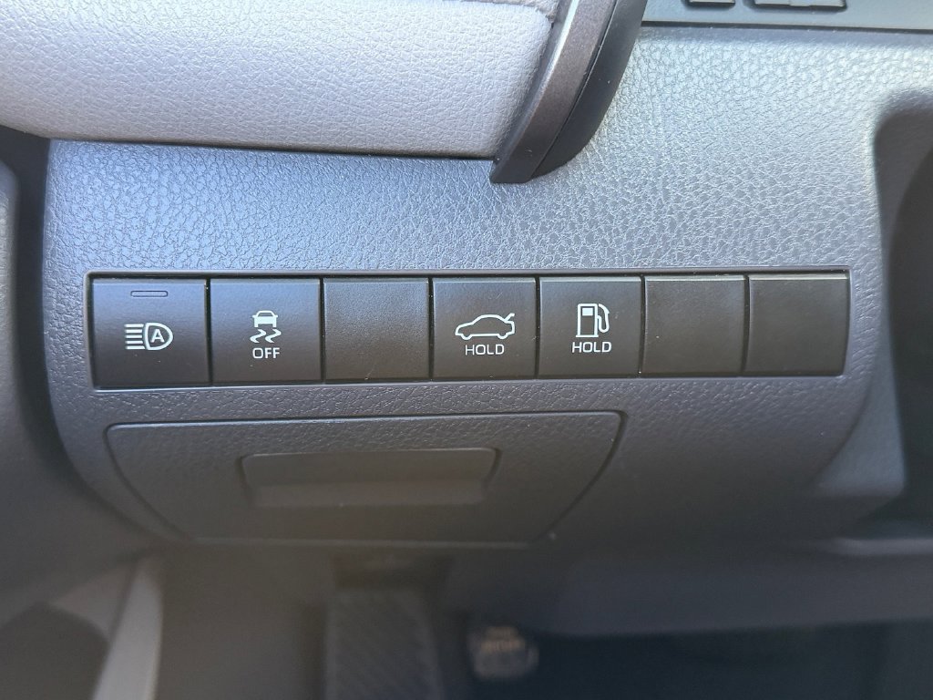 Used 2019 Toyota Camry LE FWD image 31
