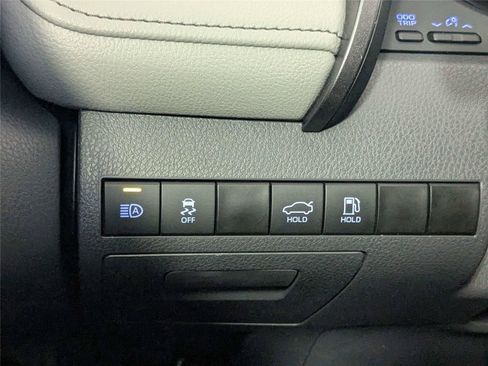 Used 2023 Toyota Camry SE w/ Convenience Package FWD image 15