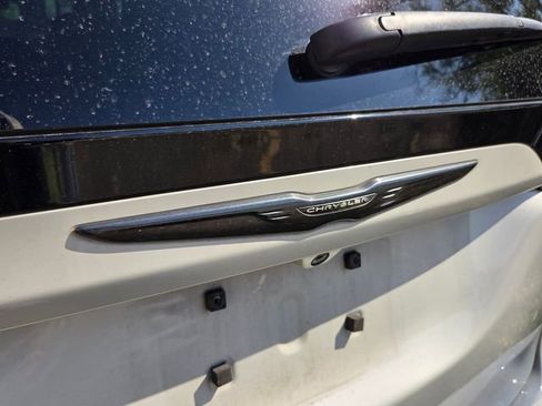 Used 2020 Chrysler Pacifica Touring-L w/ S Appearance Package FWD image 4