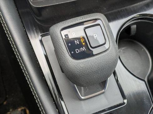 Used 2023 Nissan Rogue SL AWD/4WD image 12
