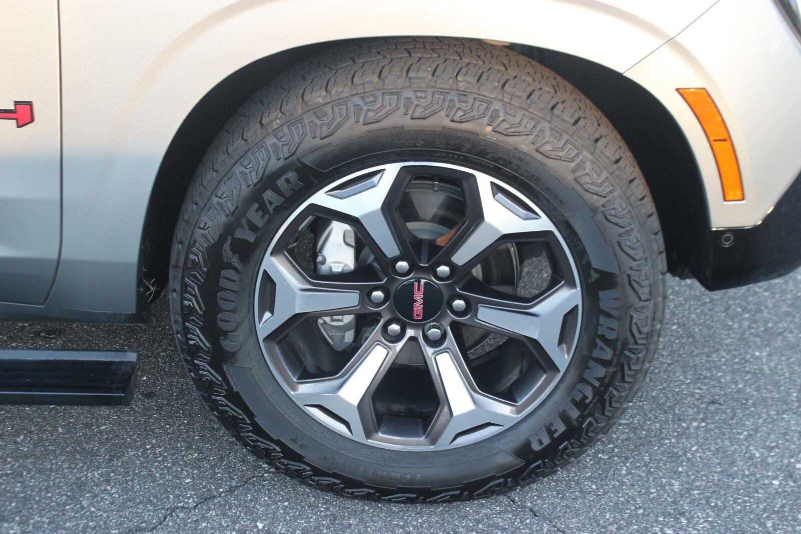 Used 2025 GMC Yukon AT4 Ultimate AWD/4WD image 43