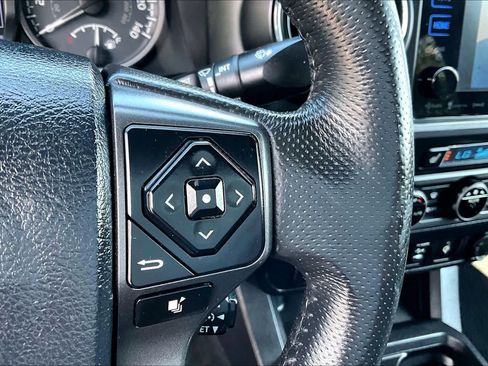 Used 2017 Toyota Tacoma TRD Sport w/ Premium & Technology Package AWD/4WD image 22