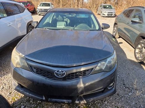 Used 2013 Toyota Camry SE image 2