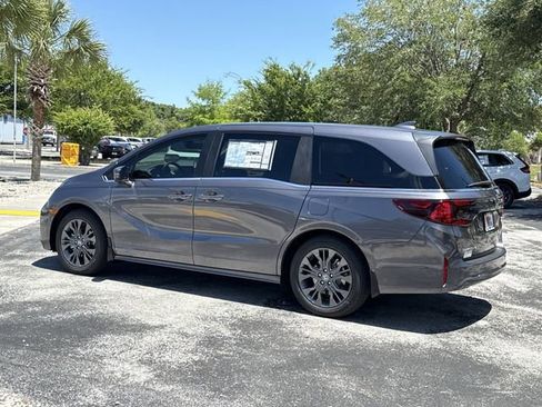New 2026 Honda Odyssey Touring image 9