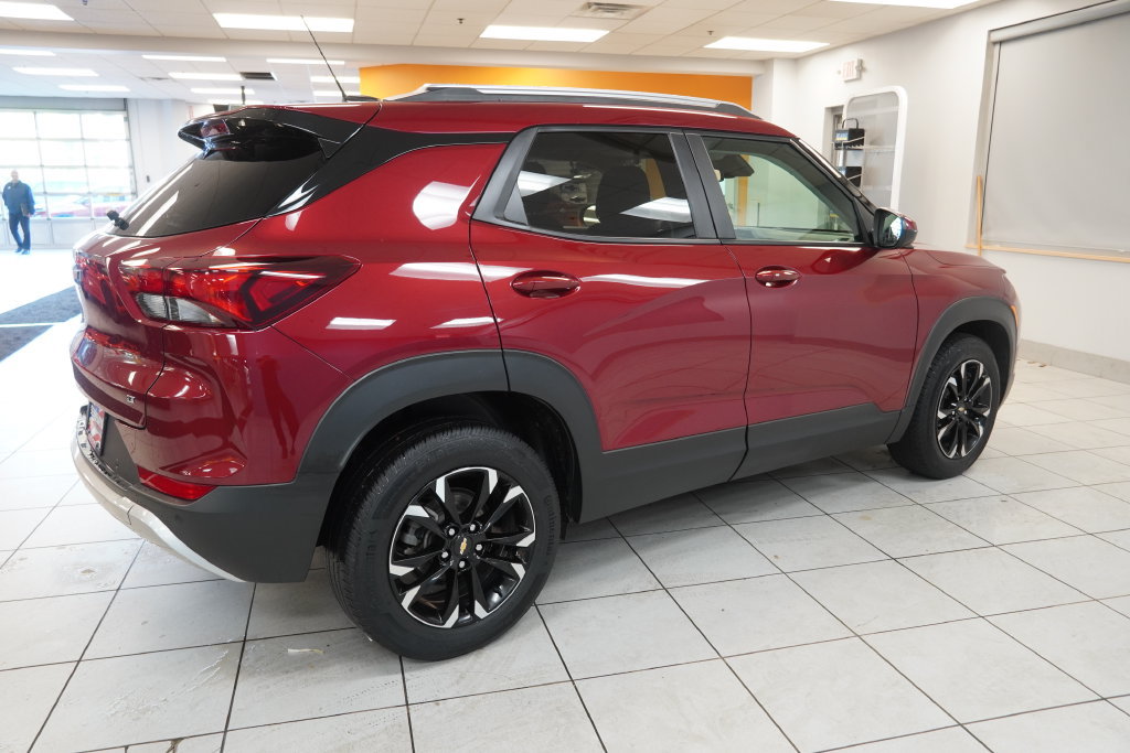 Used 2022 Chevrolet TrailBlazer LT w/ Convenience Package FWD image 11
