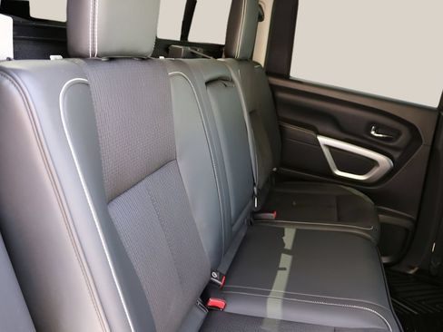 Used 2018 Nissan Titan PRO-4X AWD/4WD image 17