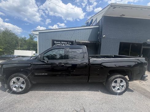 Used 2018 Chevrolet Silverado 1500 Custom w/ Custom Value Package RWD image 4