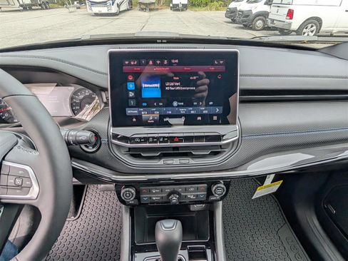 New 2025 Jeep Compass Latitude w/ Sun & Sound Group image 13