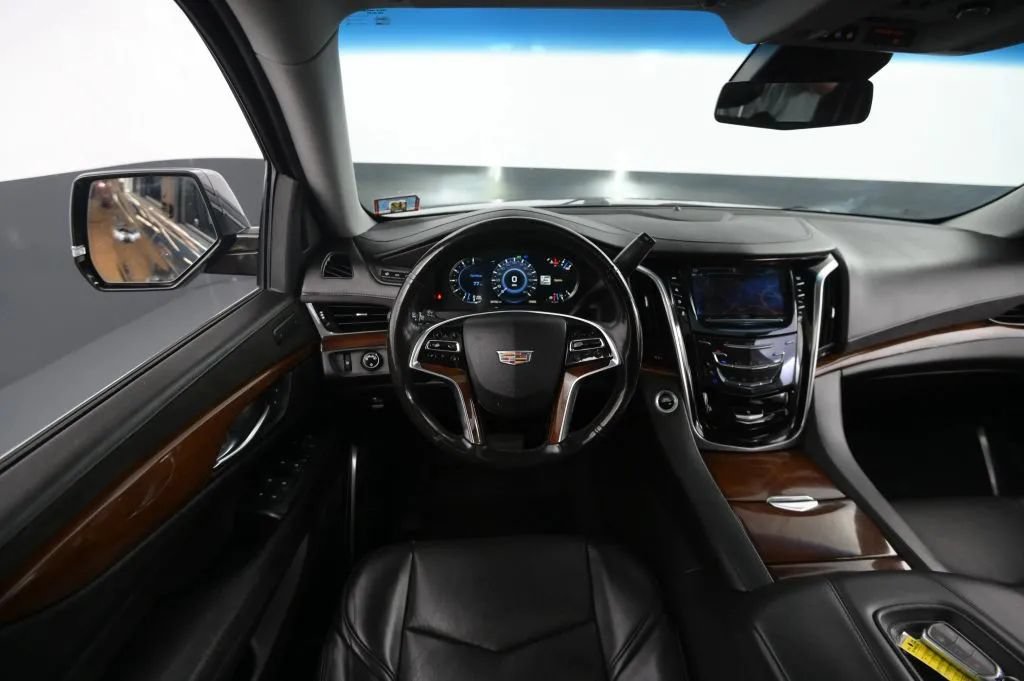 Used 2019 Cadillac Escalade Premium Luxury w/ LPO, Radiant Package AWD/4WD image 32