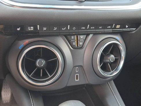 Used 2025 Chevrolet Blazer LT AWD/4WD image 15