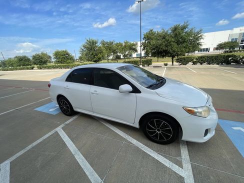 Used 2012 Toyota Corolla LE FWD image 2