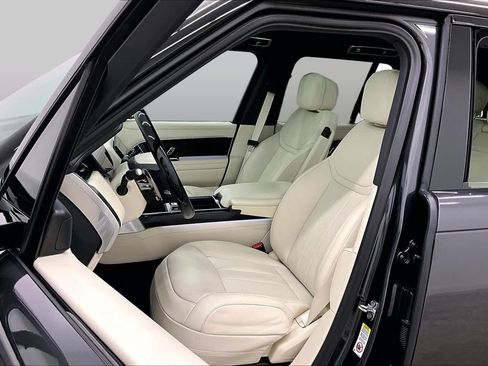 Used 2025 Land Rover Range Rover SE AWD/4WD image 8