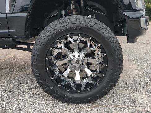 Used 2024 Ford F350 Platinum w/ Tremor Off-Road Package AWD/4WD image 9