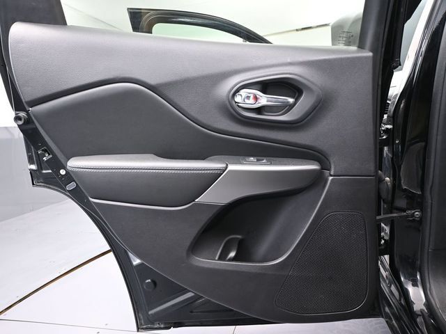 Used 2020 Jeep Cherokee High Altitude AWD/4WD image 28