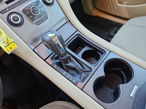 Used 2017 Ford Taurus SE image 18