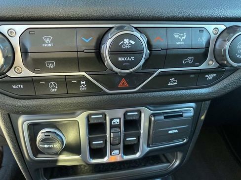 Certified 2025 Jeep Wrangler Sport S image 12