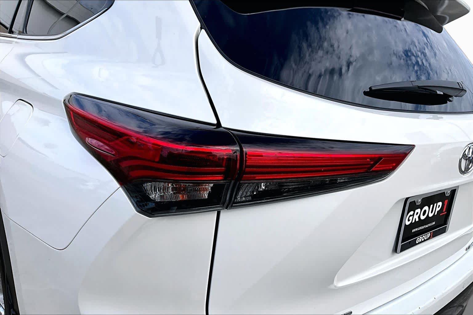 Used 2020 Toyota Highlander Limited FWD image 28