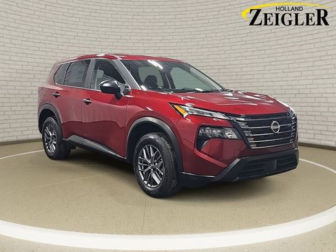 Certified 2025 Nissan Rogue S AWD/4WD image 3