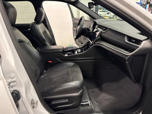 Used 2023 Jeep Grand Cherokee L Laredo AWD/4WD image 30