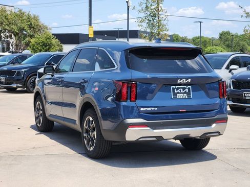 New 2026 Kia Sorento S w/ S Panoramic Sunroof Package FWD image 3