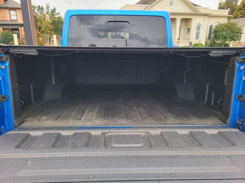 Used 2020 Jeep Gladiator Overland image 9