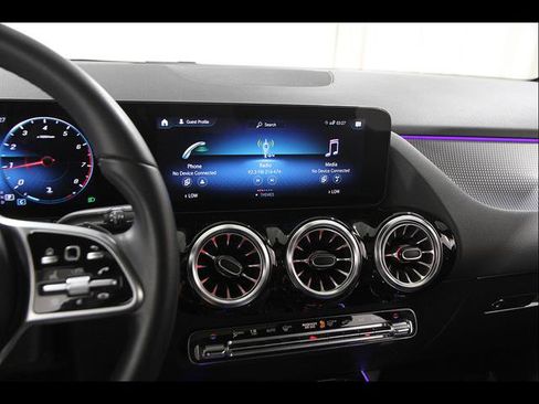 Used 2023 Mercedes-Benz GLA 250 w/ Premium Package image 10
