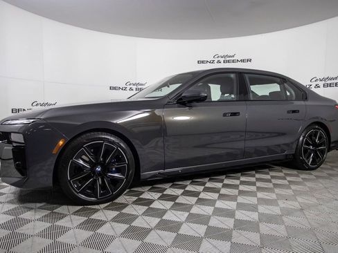 Used 2025 BMW 760i xDrive w/ Executive Package AWD/4WD image 7