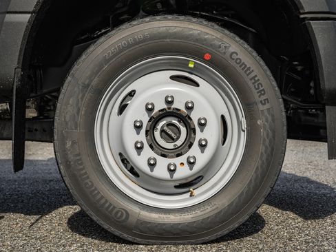 New 2026 Ford F550 4x4 Crew Cab image 20