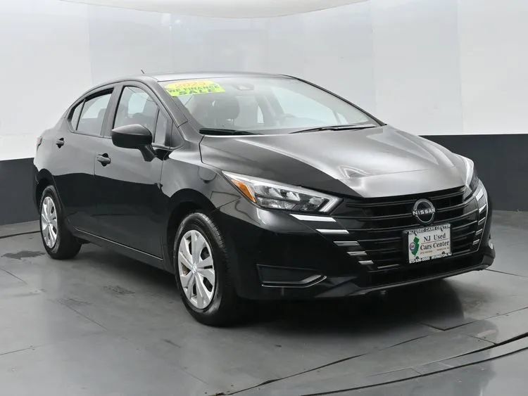 Used 2025 Nissan Versa S FWD image 2