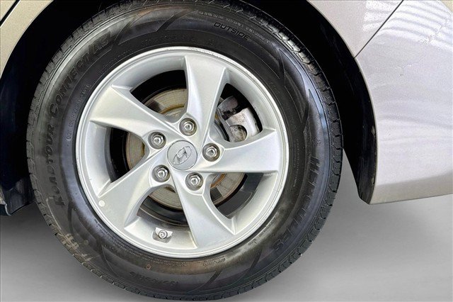 Used 2015 Hyundai Elantra SE FWD image 26
