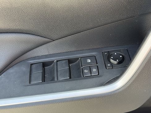 Used 2019 Toyota RAV4 XLE FWD image 26