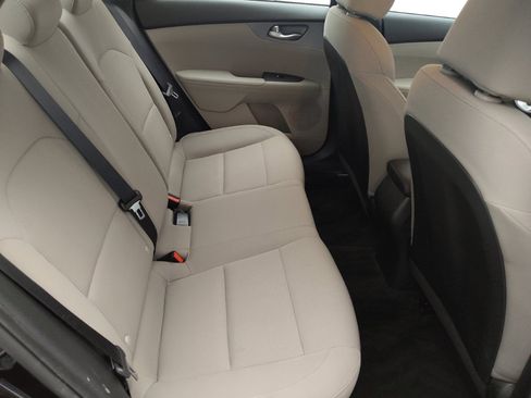 Used 2021 Kia Forte LXS FWD image 19