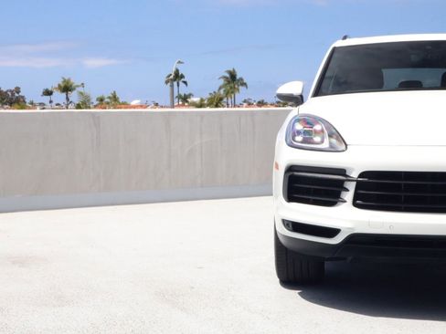 Certified 2021 Porsche Cayenne AWD/4WD image 12