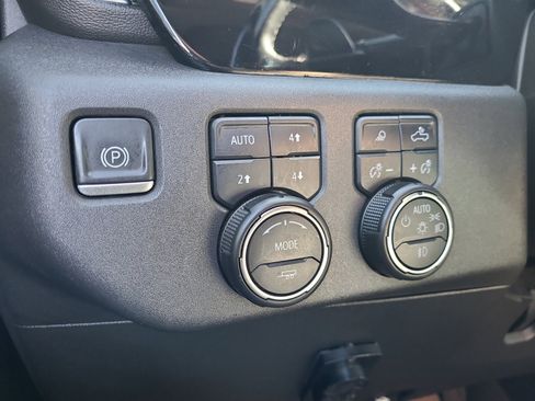 Used 2022 Chevrolet Silverado 1500 LT Trail Boss w/ Convenience Package II image 22