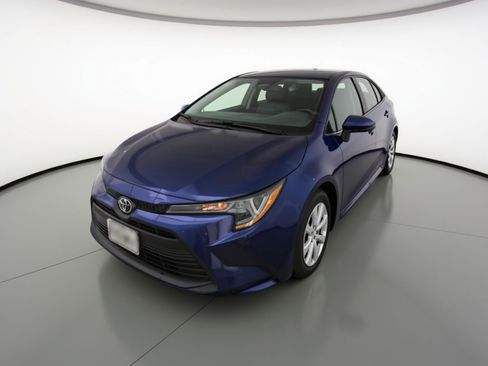 Used 2025 Toyota Corolla LE image 3