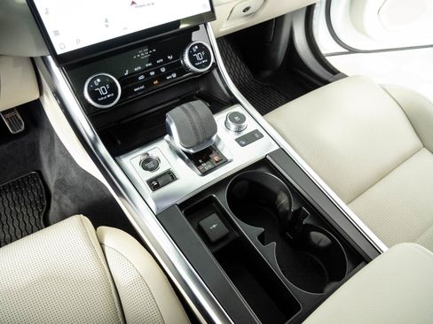 Used 2022 Jaguar XF R-Dynamic SE AWD/4WD image 17