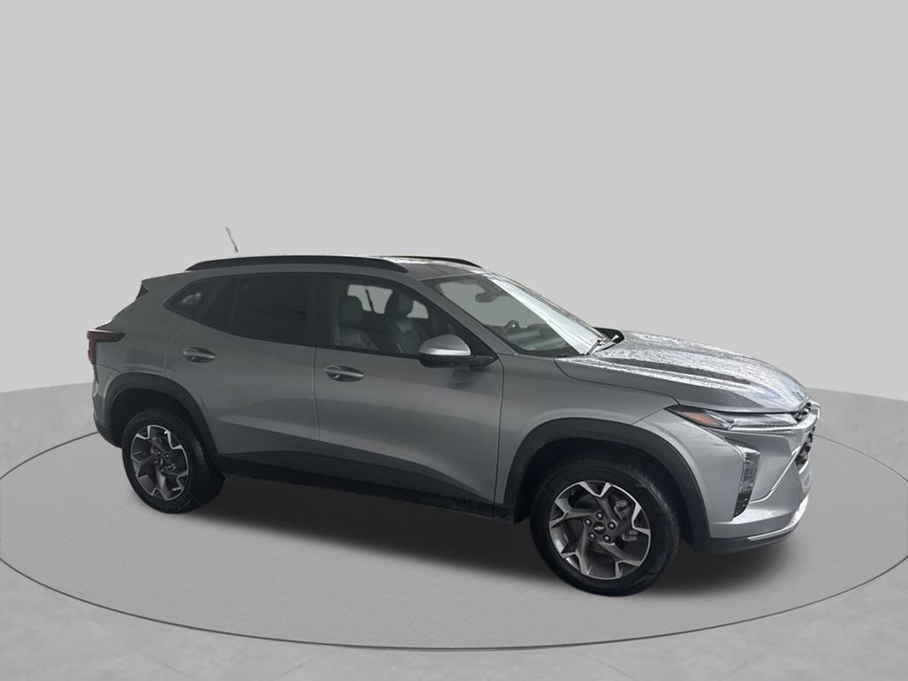 Used 2024 Chevrolet Trax LT FWD image 10