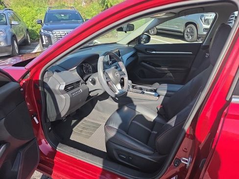Used 2023 Nissan Altima 2.5 SR FWD image 9