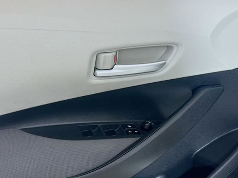 Used 2021 Toyota Corolla L FWD image 23